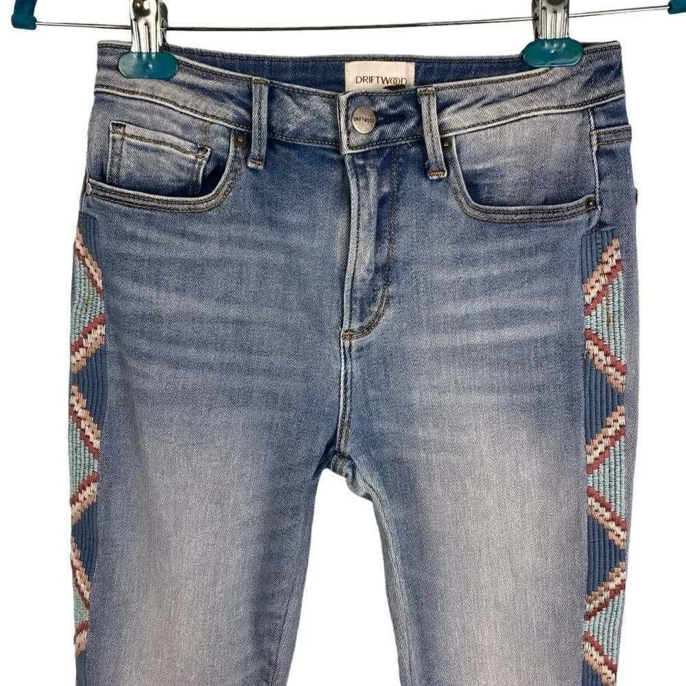 Driftwood Jackie High rise light denim with geometric side embroidery - Picture 5 of 6